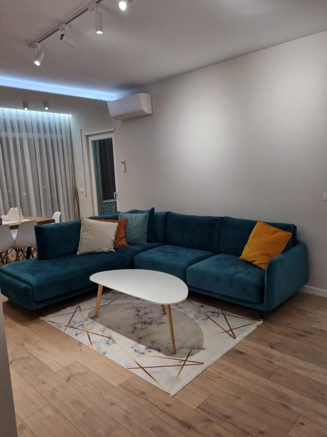 Star Gjiri Lalzit, Lura 2 Apartament *