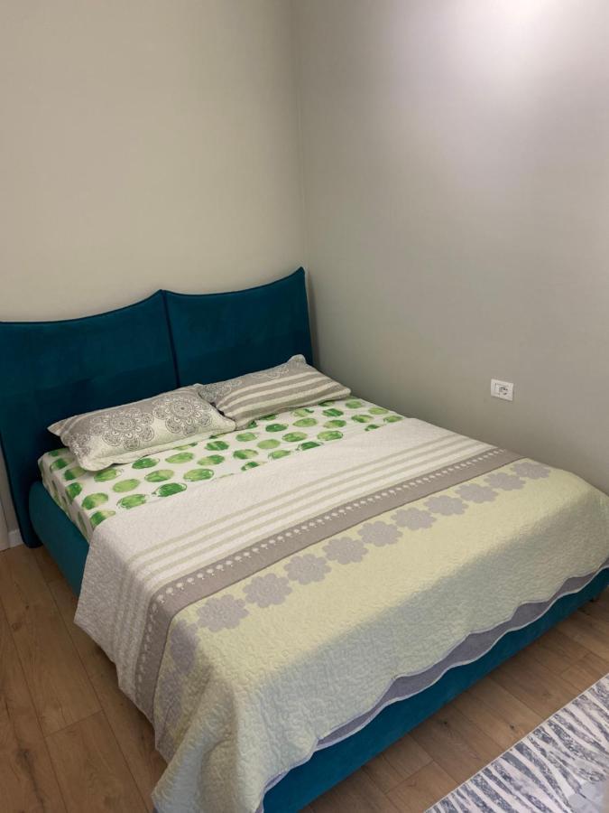 Star Gjiri Lalzit, Lura 2 Apartment *